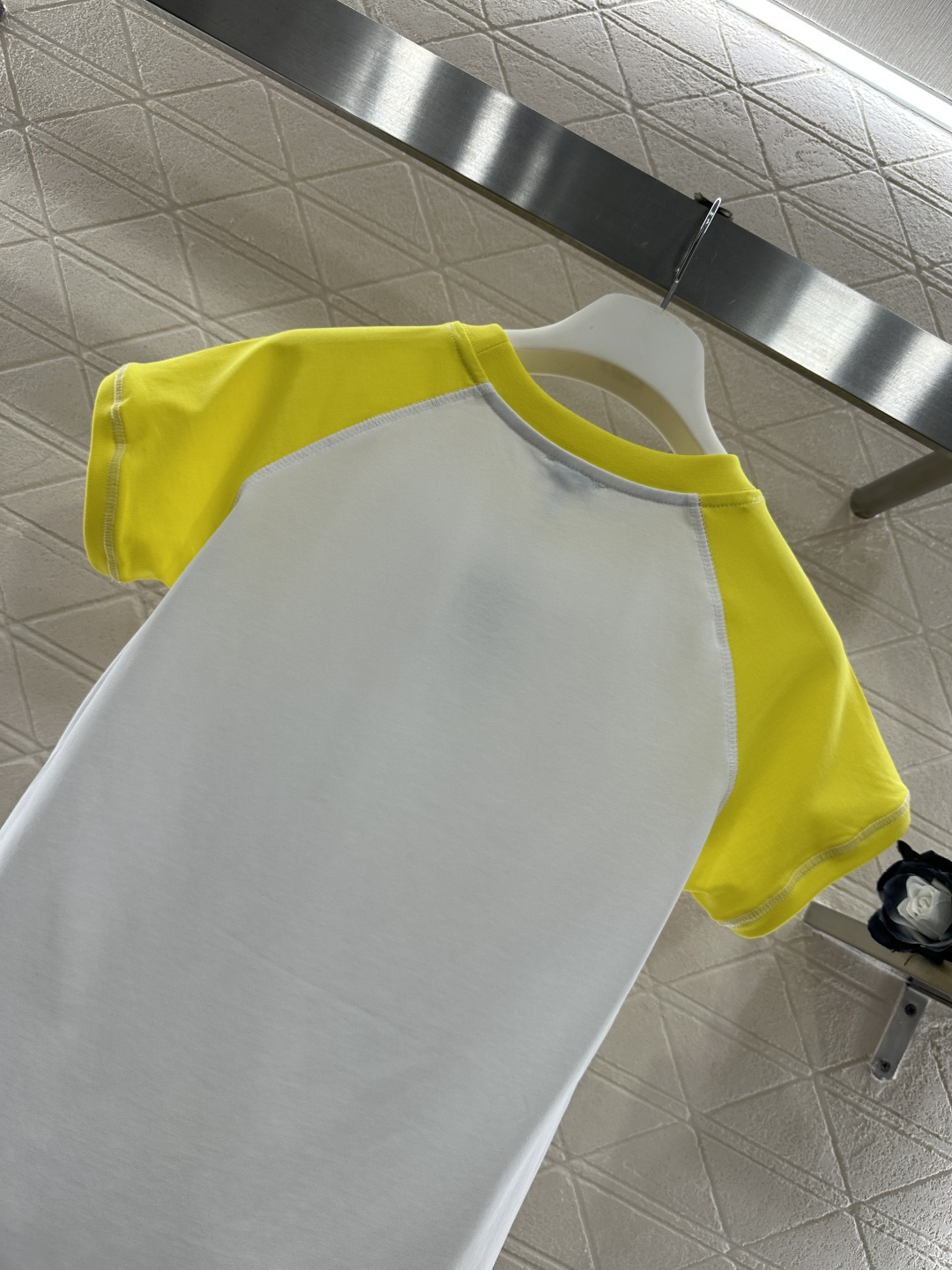 ♥Loew*♥2025新品上架 插肩撞色徽标短袖𝑇𝑒𝑒定制YB斜纹全棉材质，柔软亲肤，舒适有型，修身短袖