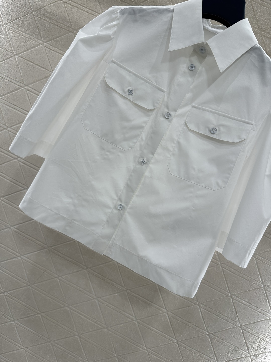 ♥Louis vuitto*♥2025新品上架 翻领口袋中袖衬衫定制YB斜纹全棉材质，质感细腻，穿搭舒适