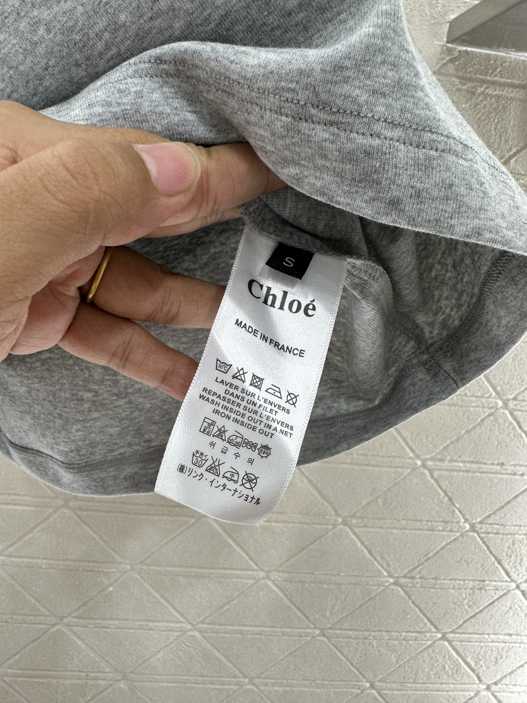 ♥Chole*♥2025新品上架 短款撞色徽标𝑇𝑒𝑒定制YB斜纹全棉材质，柔软亲肤，舒适有型，短款T恤剪