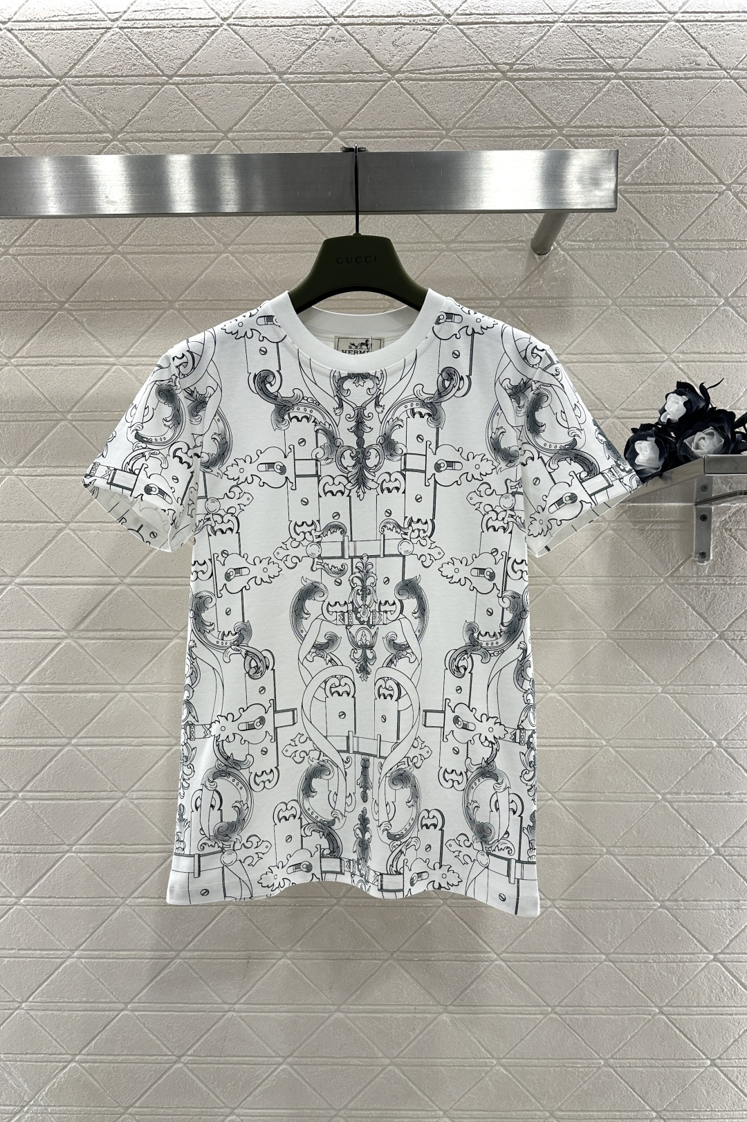 ♥Herme*♥2025新品上架 圆领徽标印花𝑇𝑒𝑒定制YB丝光全棉材质，质感细腻，舒适透气，常规短袖裁