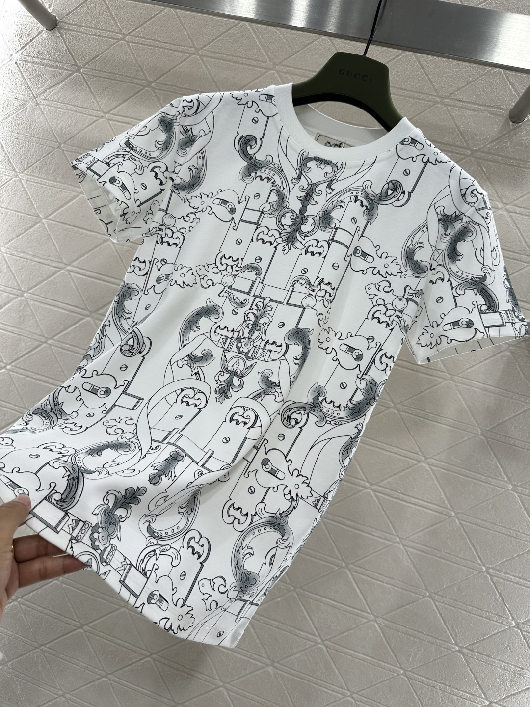 ♥Herme*♥2025新品上架 圆领徽标印花𝑇𝑒𝑒定制YB丝光全棉材质，质感细腻，舒适透气，常规短袖裁