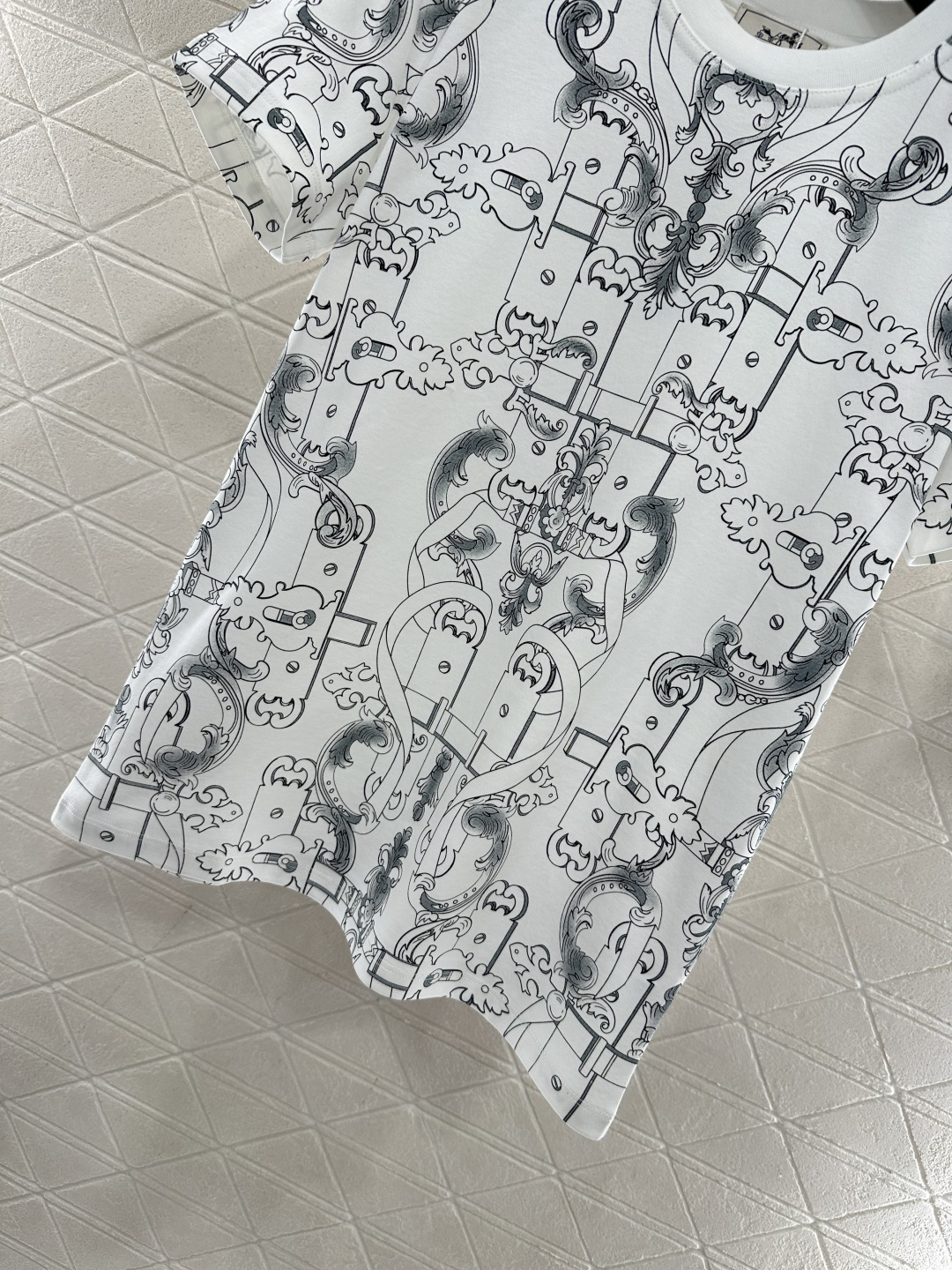 ♥Herme*♥2025新品上架 圆领徽标印花𝑇𝑒𝑒定制YB丝光全棉材质，质感细腻，舒适透气，常规短袖裁