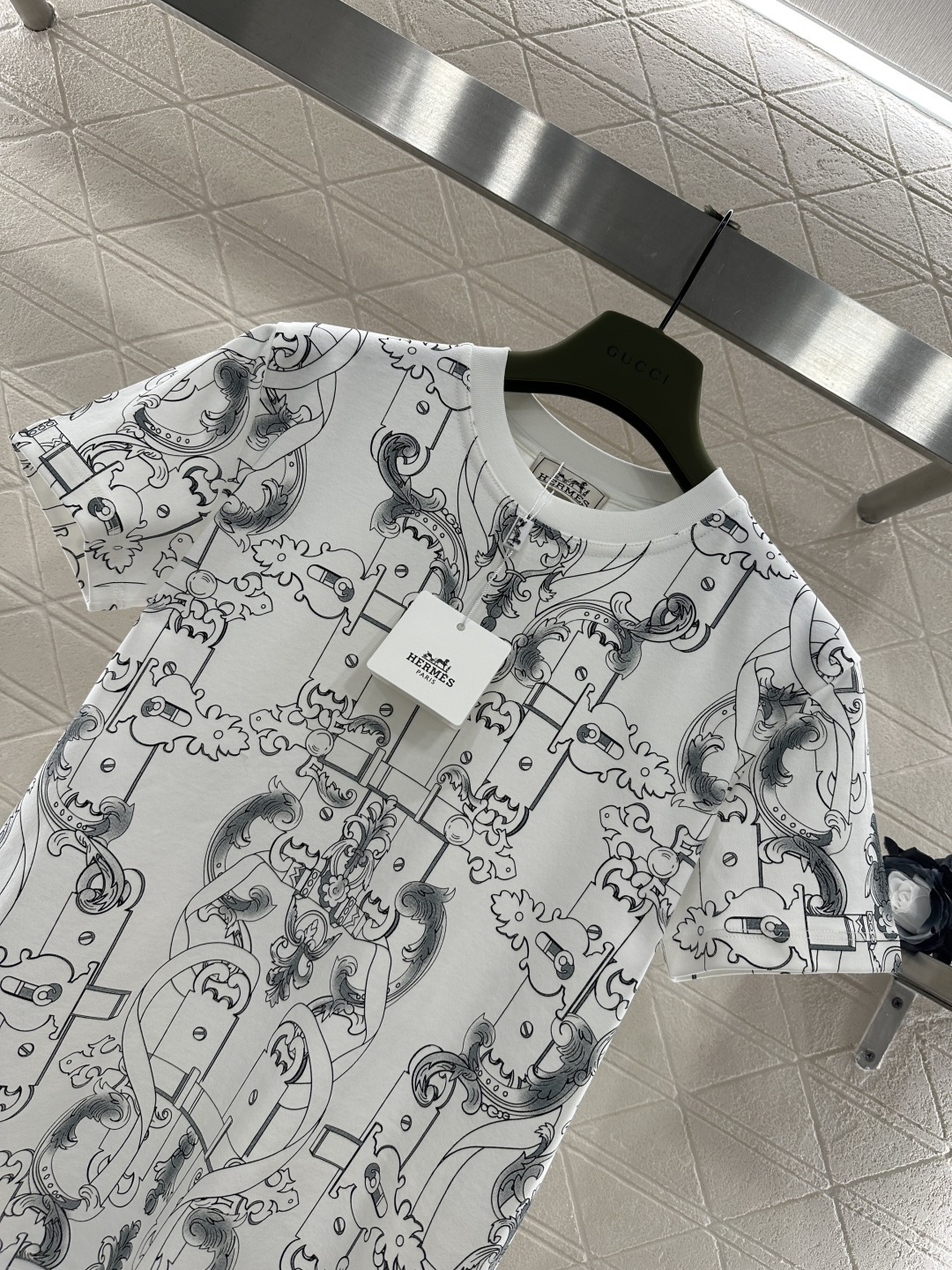 ♥Herme*♥2025新品上架 圆领徽标印花𝑇𝑒𝑒定制YB丝光全棉材质，质感细腻，舒适透气，常规短袖裁