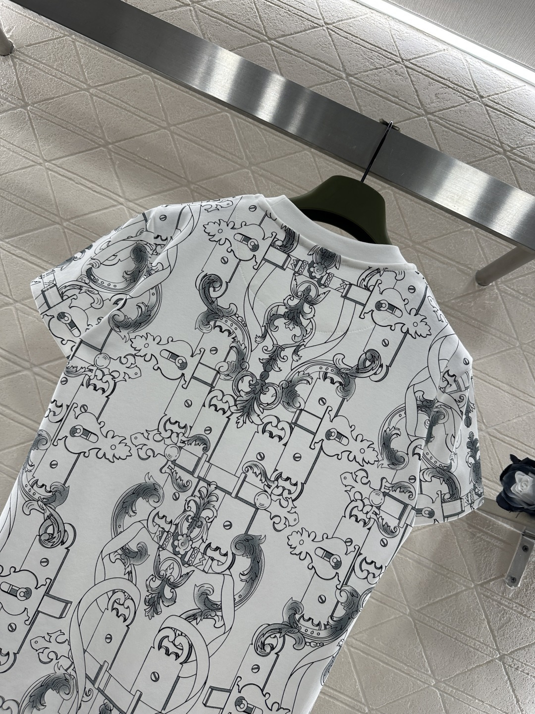 ♥Herme*♥2025新品上架 圆领徽标印花𝑇𝑒𝑒定制YB丝光全棉材质，质感细腻，舒适透气，常规短袖裁