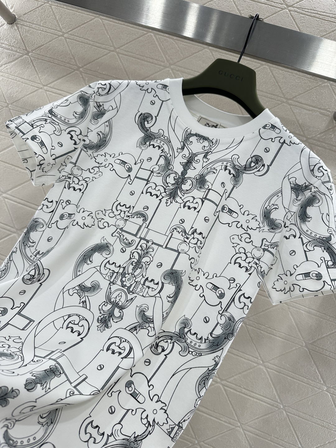 ♥Herme*♥2025新品上架 圆领徽标印花𝑇𝑒𝑒定制YB丝光全棉材质，质感细腻，舒适透气，常规短袖裁