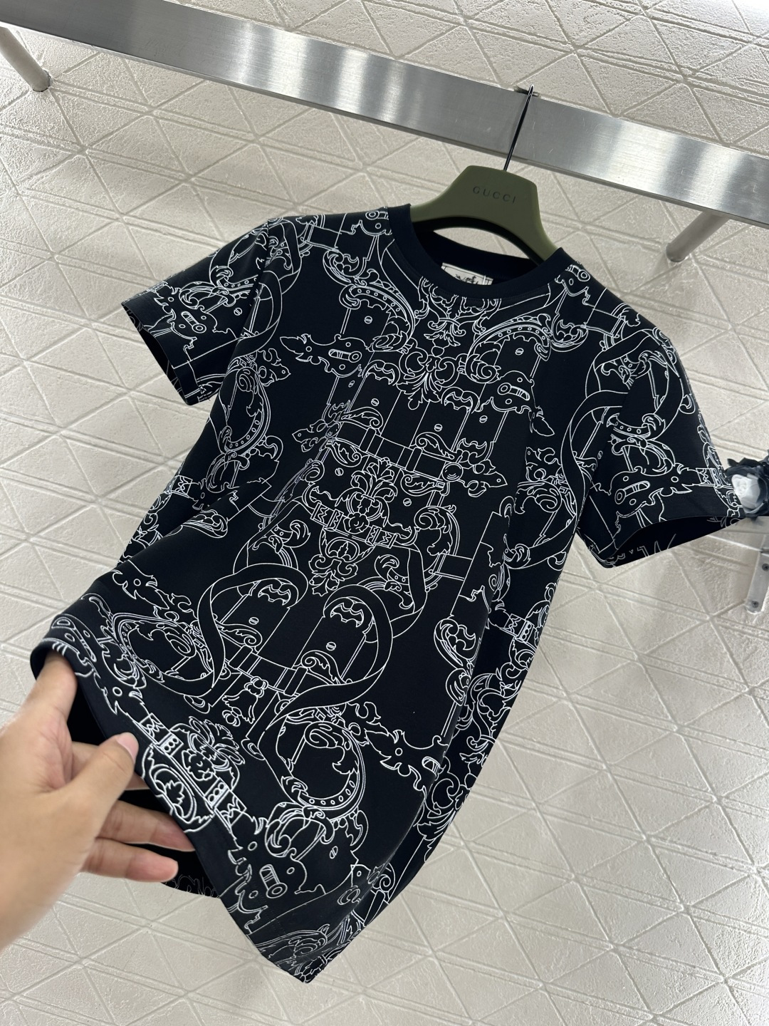 ♥Herme*♥2025新品上架 圆领徽标印花𝑇𝑒𝑒定制YB丝光全棉材质，质感细腻，舒适透气，常规短袖裁