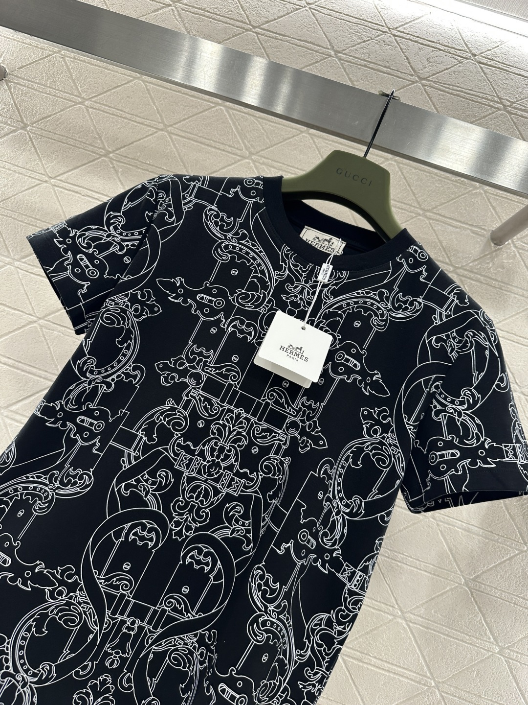 ♥Herme*♥2025新品上架 圆领徽标印花𝑇𝑒𝑒定制YB丝光全棉材质，质感细腻，舒适透气，常规短袖裁