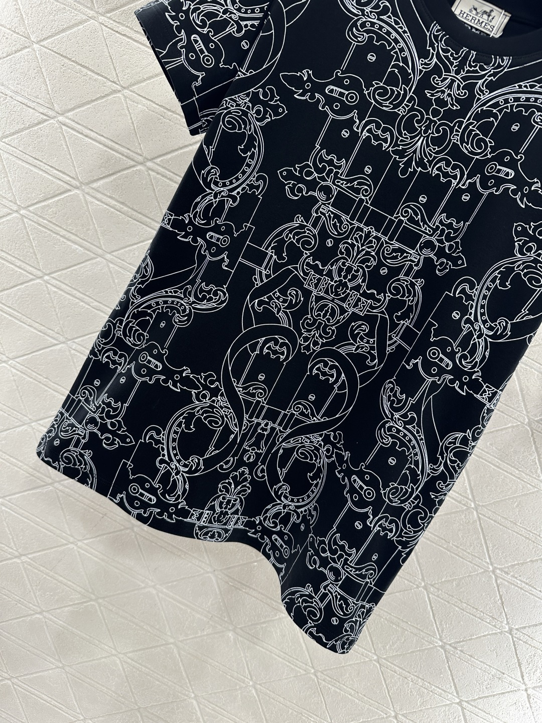 ♥Herme*♥2025新品上架 圆领徽标印花𝑇𝑒𝑒定制YB丝光全棉材质，质感细腻，舒适透气，常规短袖裁