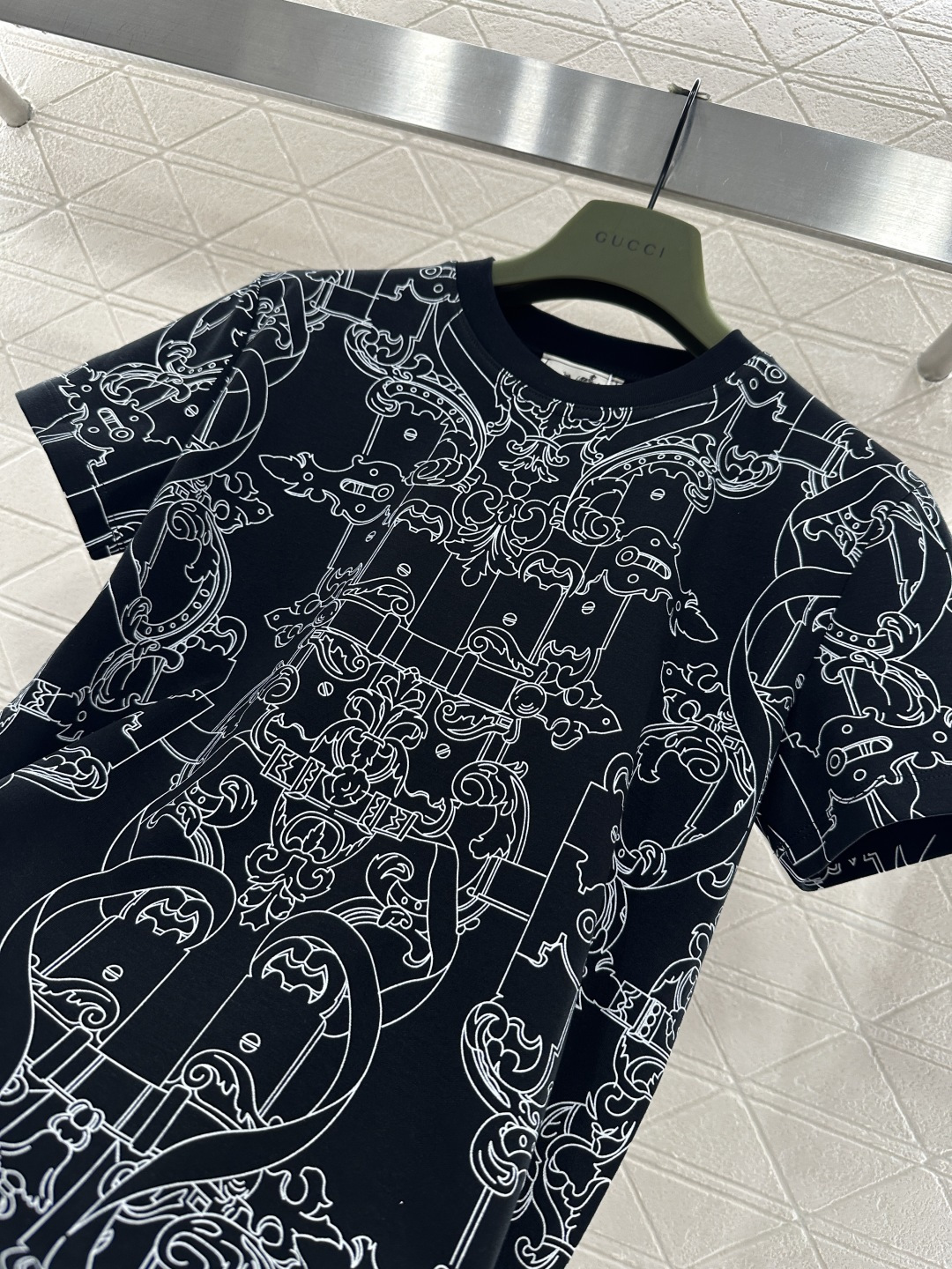 ♥Herme*♥2025新品上架 圆领徽标印花𝑇𝑒𝑒定制YB丝光全棉材质，质感细腻，舒适透气，常规短袖裁