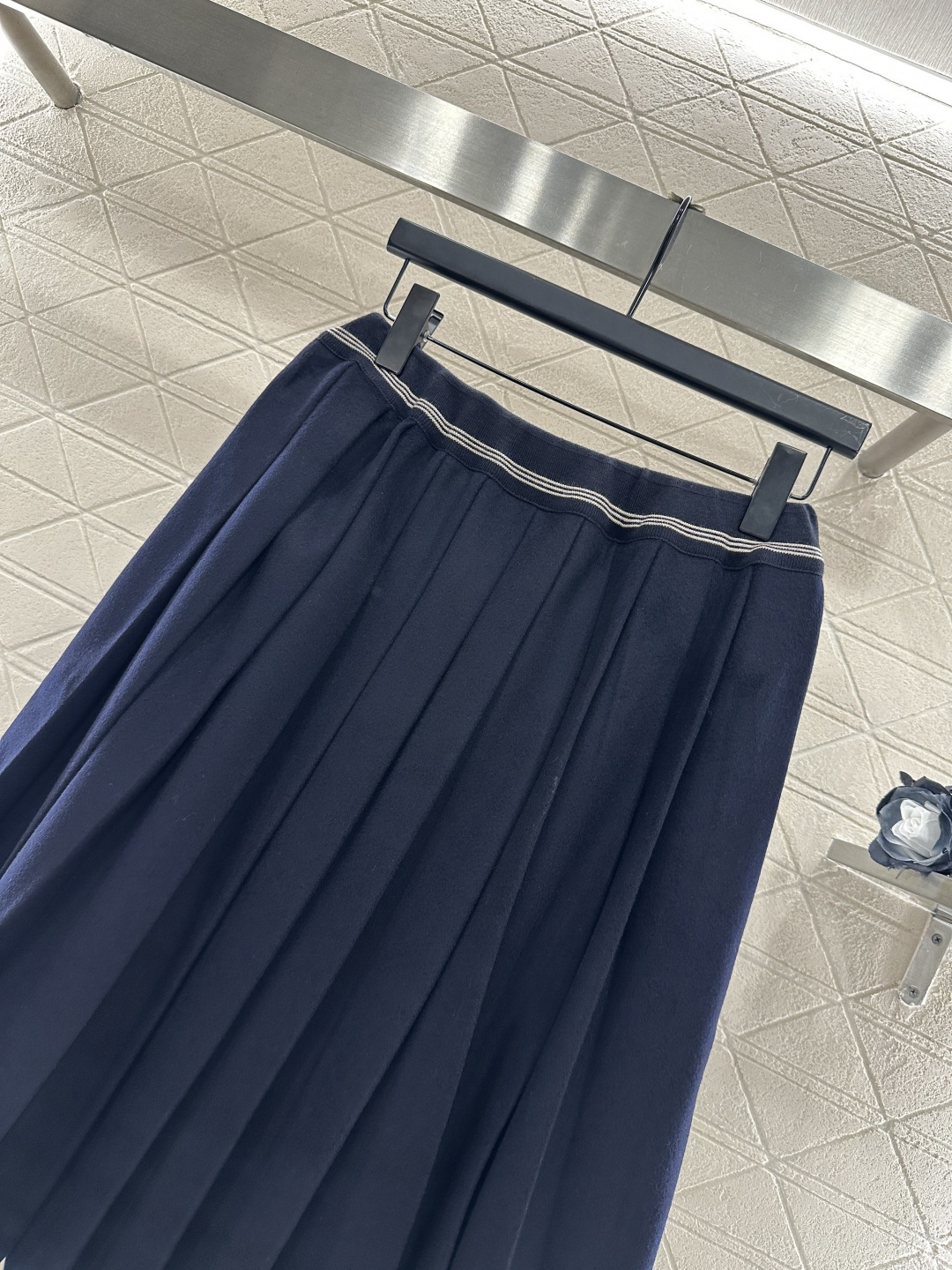 ♥Miumi*♥2025新品上架 中长羊毛百褶半裙定制YB进口羊绒羊毛材质，质感高级，品相十足，高腰中长