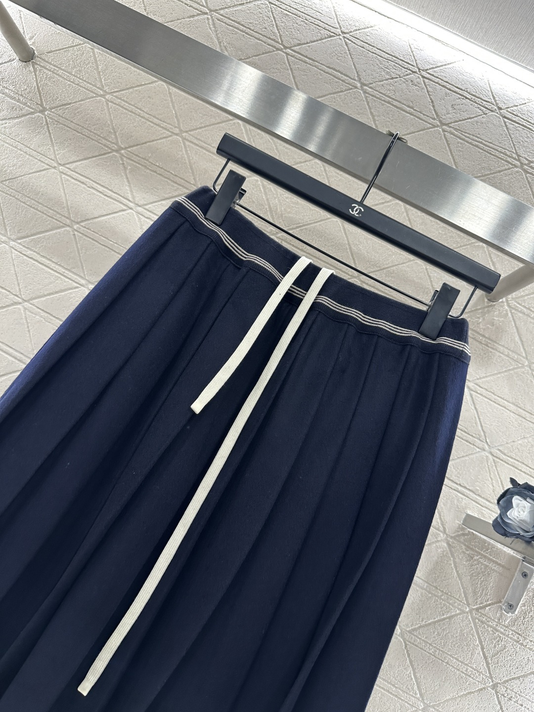 ♥Miumi*♥2025新品上架 中长羊毛百褶半裙定制YB进口羊绒羊毛材质，质感高级，品相十足，高腰中长