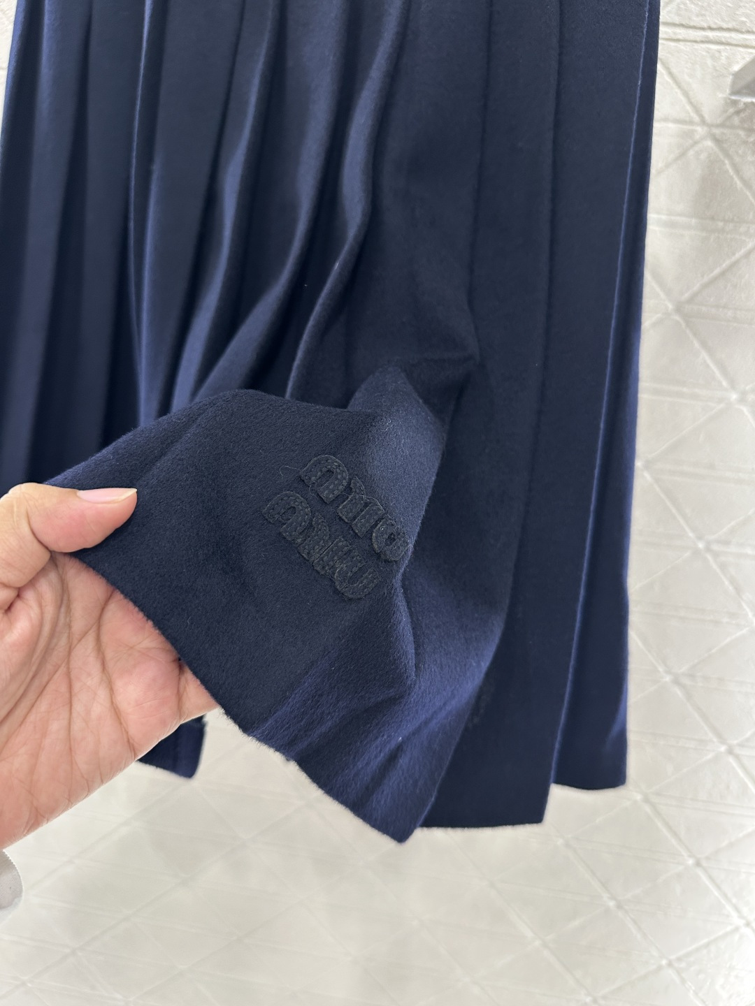 ♥Miumi*♥2025新品上架 中长羊毛百褶半裙定制YB进口羊绒羊毛材质，质感高级，品相十足，高腰中长