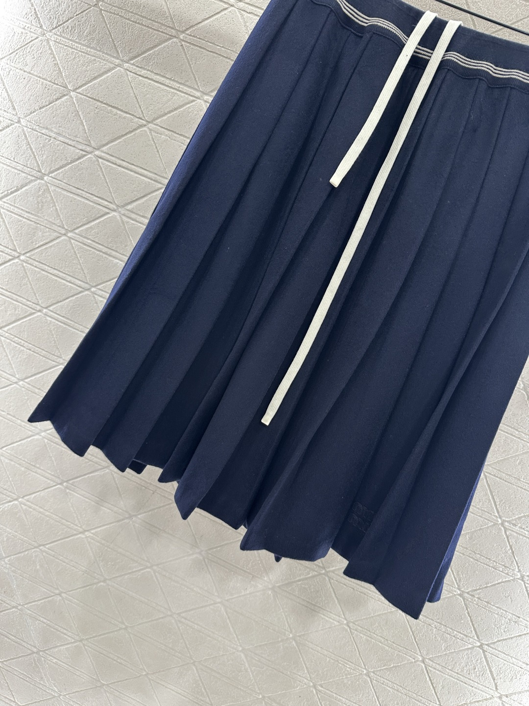 ♥Miumi*♥2025新品上架 中长羊毛百褶半裙定制YB进口羊绒羊毛材质，质感高级，品相十足，高腰中长