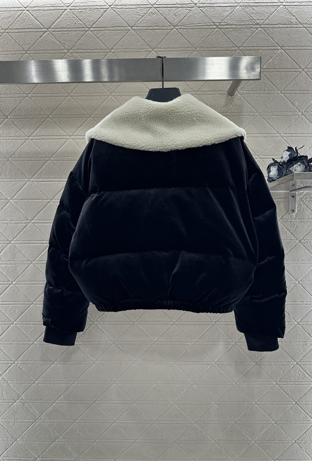 ♥Gucc*♥2025新品上架 丝绒泰迪翻领羽绒外套定制YB进口丝绒材质，质感光泽，滑爽舒适，短款翻领羽