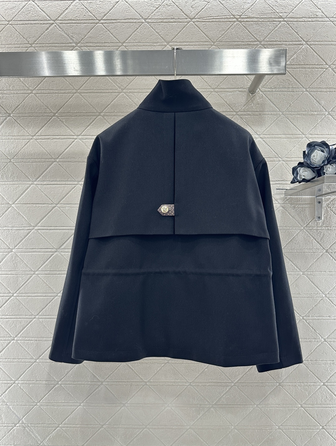 ♥Louis Vuitto*♥2025新品上架 立领拉链外套定制YB进口材质，质感细腻，垂顺有型，立领拉