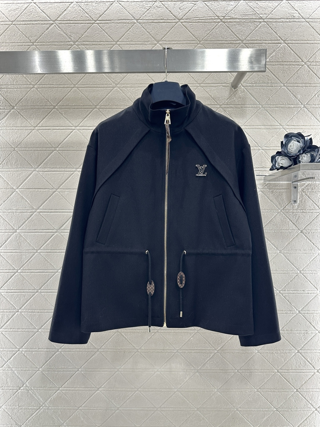 ♥Louis Vuitto*♥2025新品上架 立领拉链外套定制YB进口材质，质感细腻，垂顺有型，立领拉