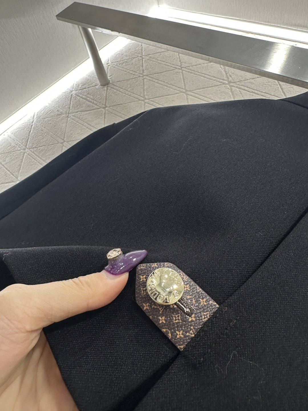 ♥Louis Vuitto*♥2025新品上架 立领拉链外套定制YB进口材质，质感细腻，垂顺有型，立领拉