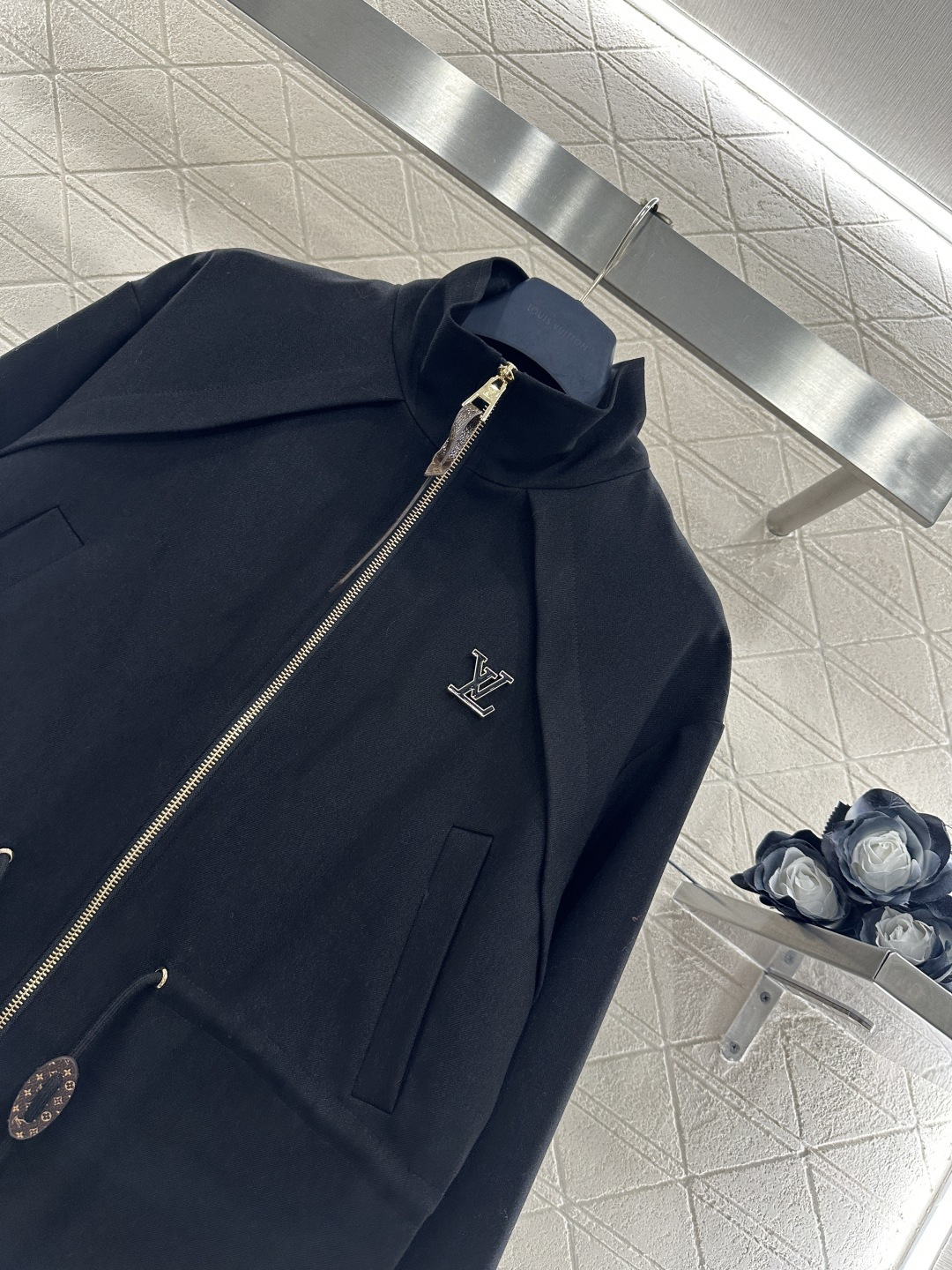 ♥Louis Vuitto*♥2025新品上架 立领拉链外套定制YB进口材质，质感细腻，垂顺有型，立领拉