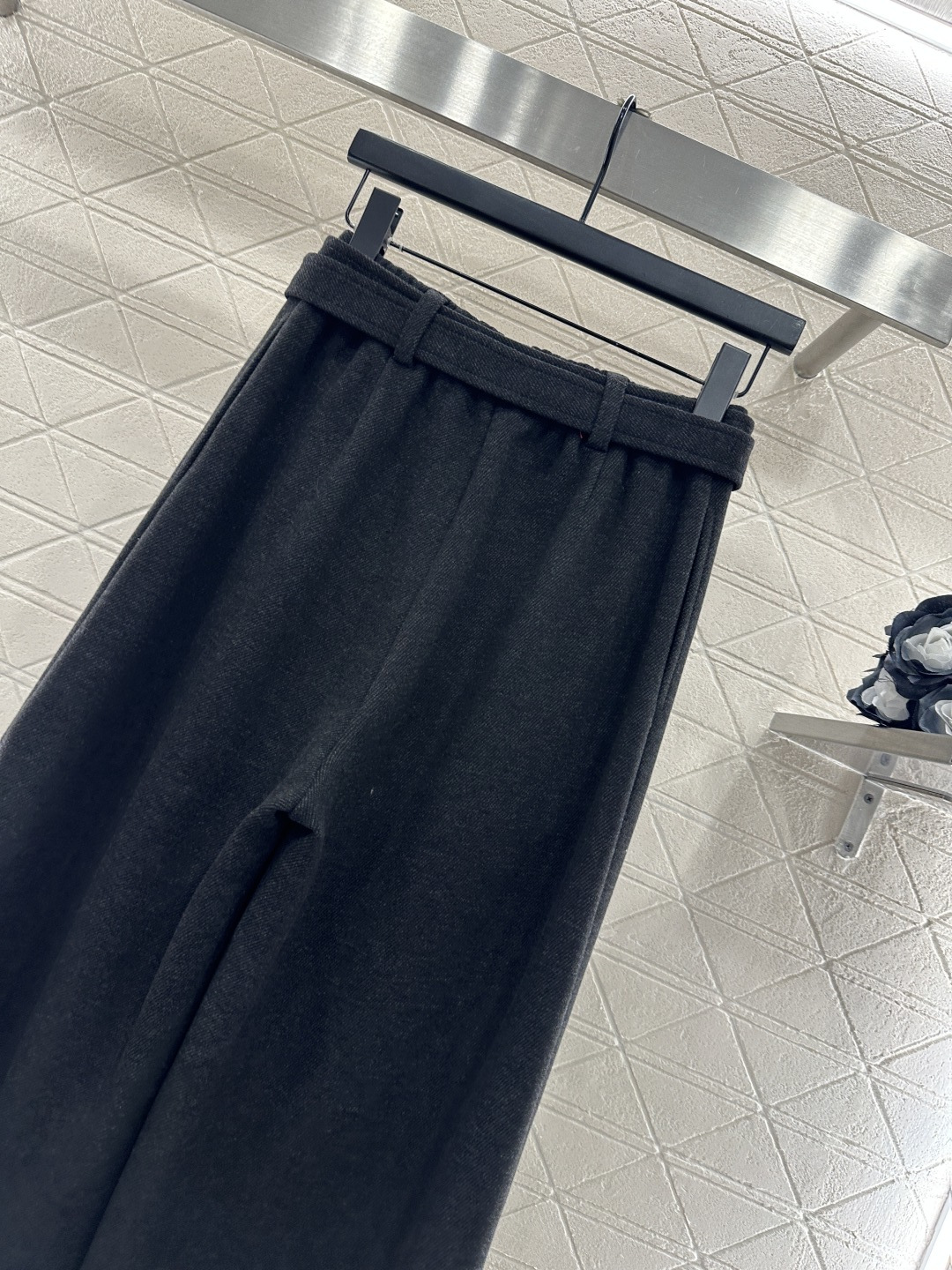 ♥Dio*♥2025新品上架 毛呢腰带西装阔腿长裤定制YB进口羊毛呢混纺材质，面料柔挺舒适，垂顺有型，厚