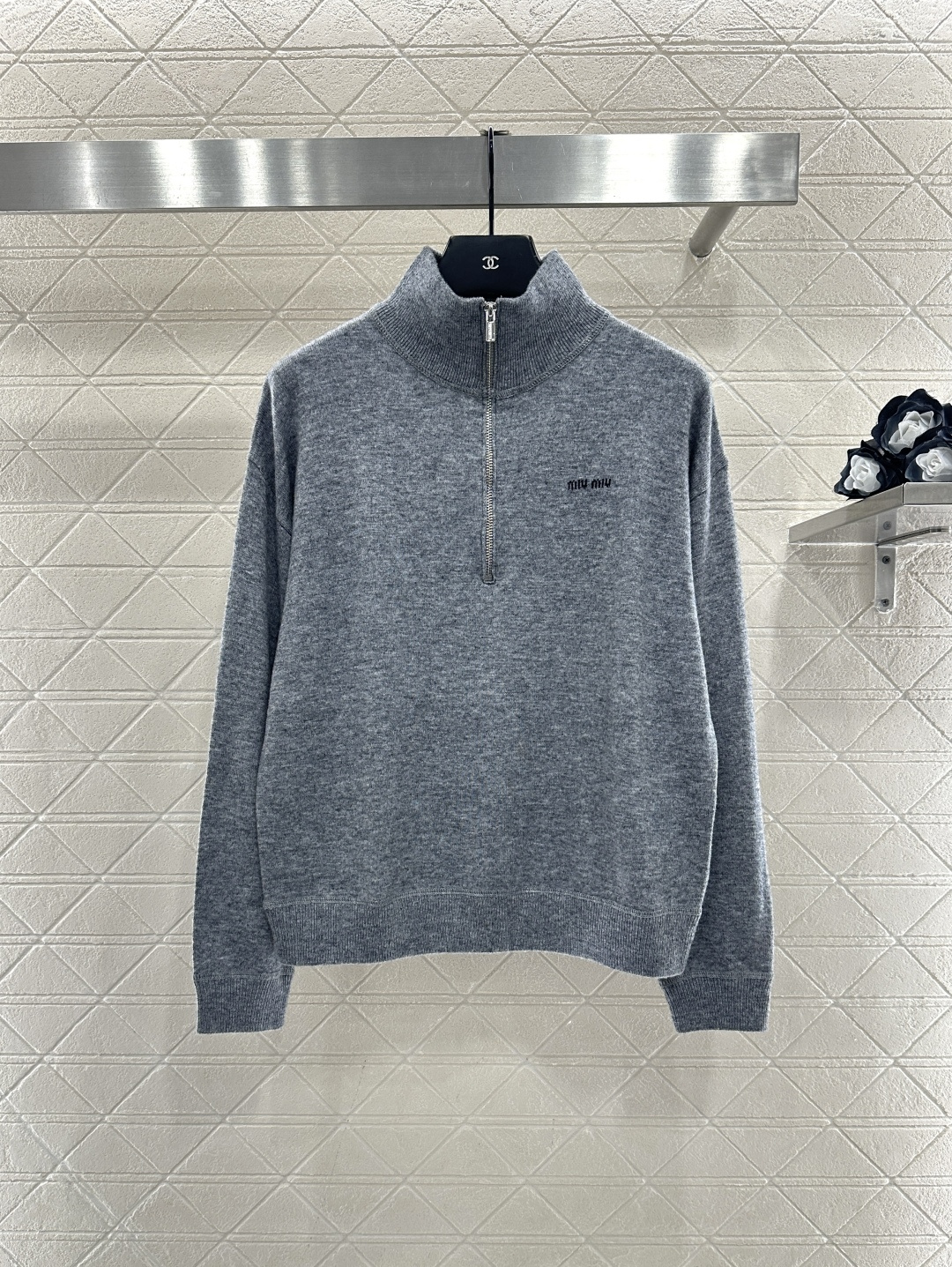 ♥Miumi*♥2025新品上架 立领套头半开襟针织毛衣定制YB羊毛纱线织造，穿搭舒适，质感十足，立领针