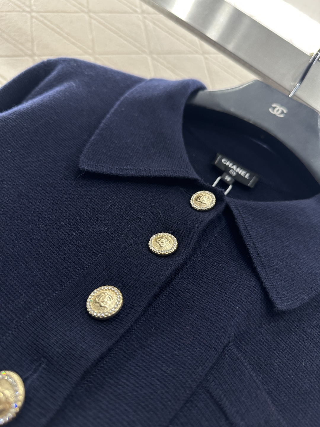 ♥Chane*♥2025新品上架 翻领半开襟针织上衣定制YB羊绒纱线织造，质感高级，穿搭舒适，翻领针织上