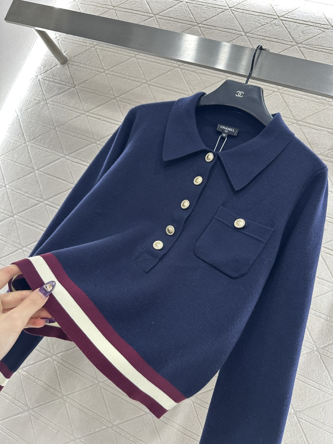 ♥Chane*♥2025新品上架 翻领半开襟针织上衣定制YB羊绒纱线织造，质感高级，穿搭舒适，翻领针织上