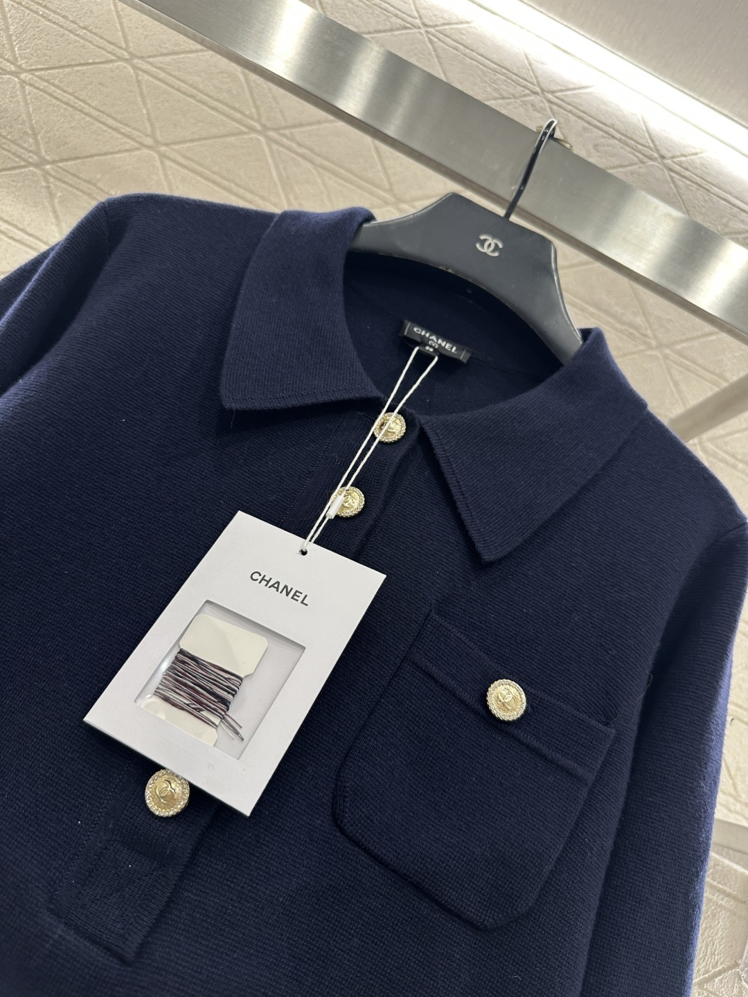 ♥Chane*♥2025新品上架 翻领半开襟针织上衣定制YB羊绒纱线织造，质感高级，穿搭舒适，翻领针织上