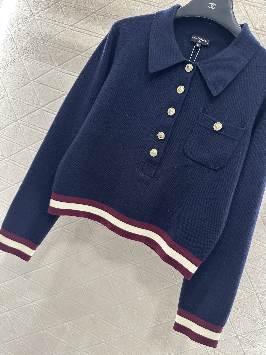 ♥Chane*♥2025新品上架 翻领半开襟针织上衣定制YB羊绒纱线织造，质感高级，穿搭舒适，翻领针织上