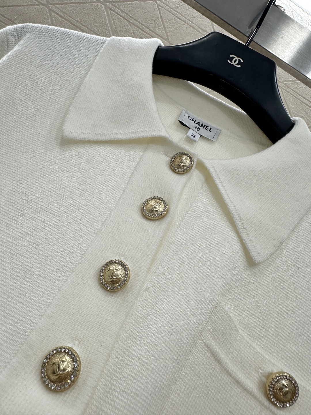 ♥Chane*♥2025新品上架 翻领半开襟针织上衣定制YB羊绒纱线织造，质感高级，穿搭舒适，翻领针织上