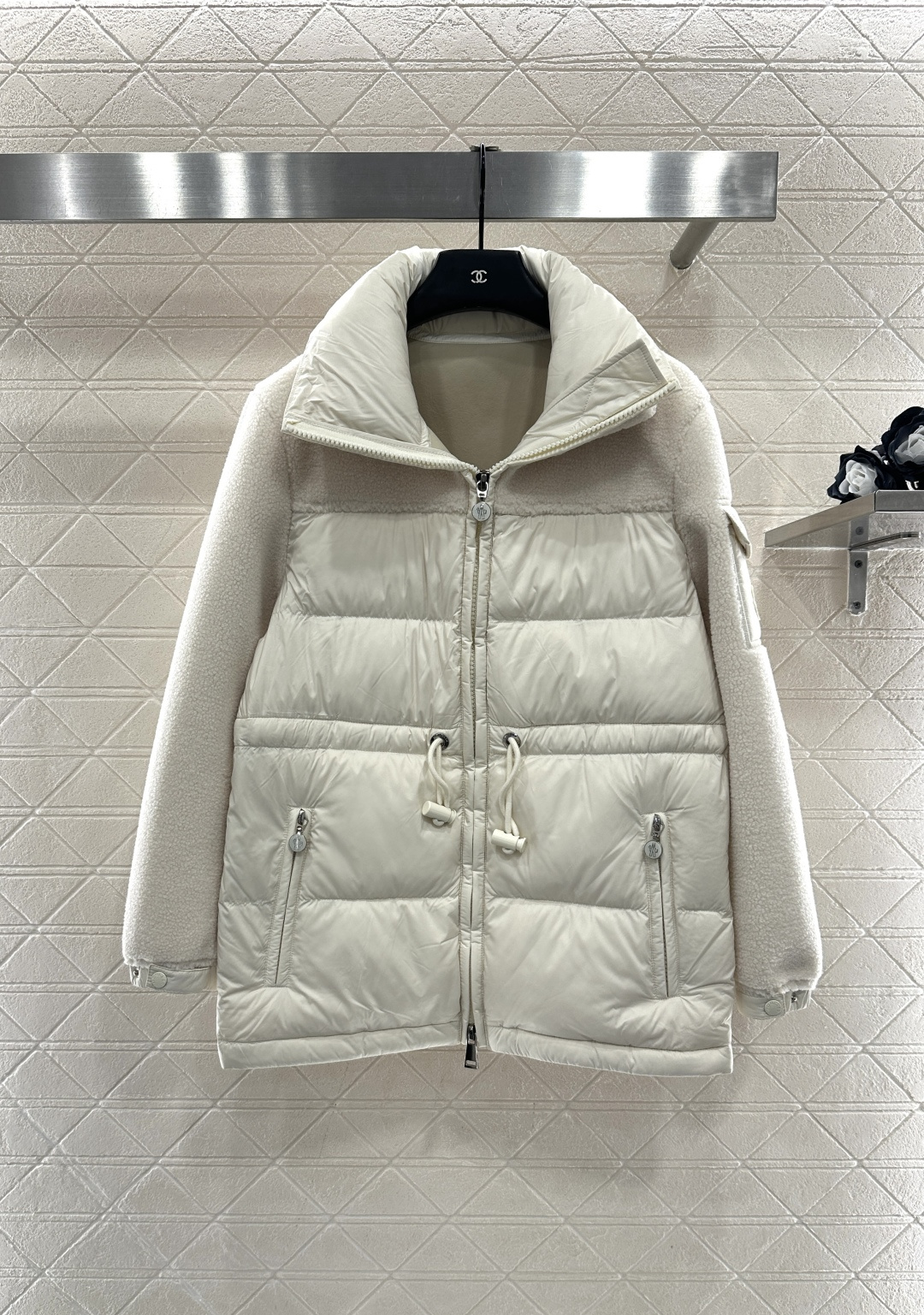 ♥Moncle*♥2025新品上架 泰迪羊羔拼接羽绒外套定制YB进口防风防水尼龙材质与泰迪毛拼接处理，内