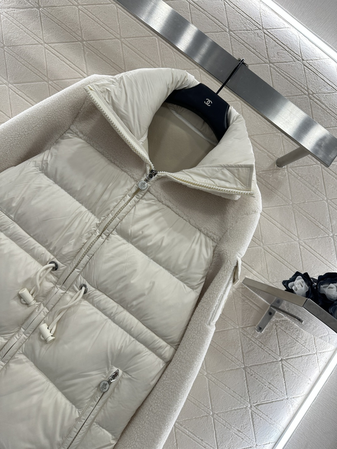 ♥Moncle*♥2025新品上架 泰迪羊羔拼接羽绒外套定制YB进口防风防水尼龙材质与泰迪毛拼接处理，内