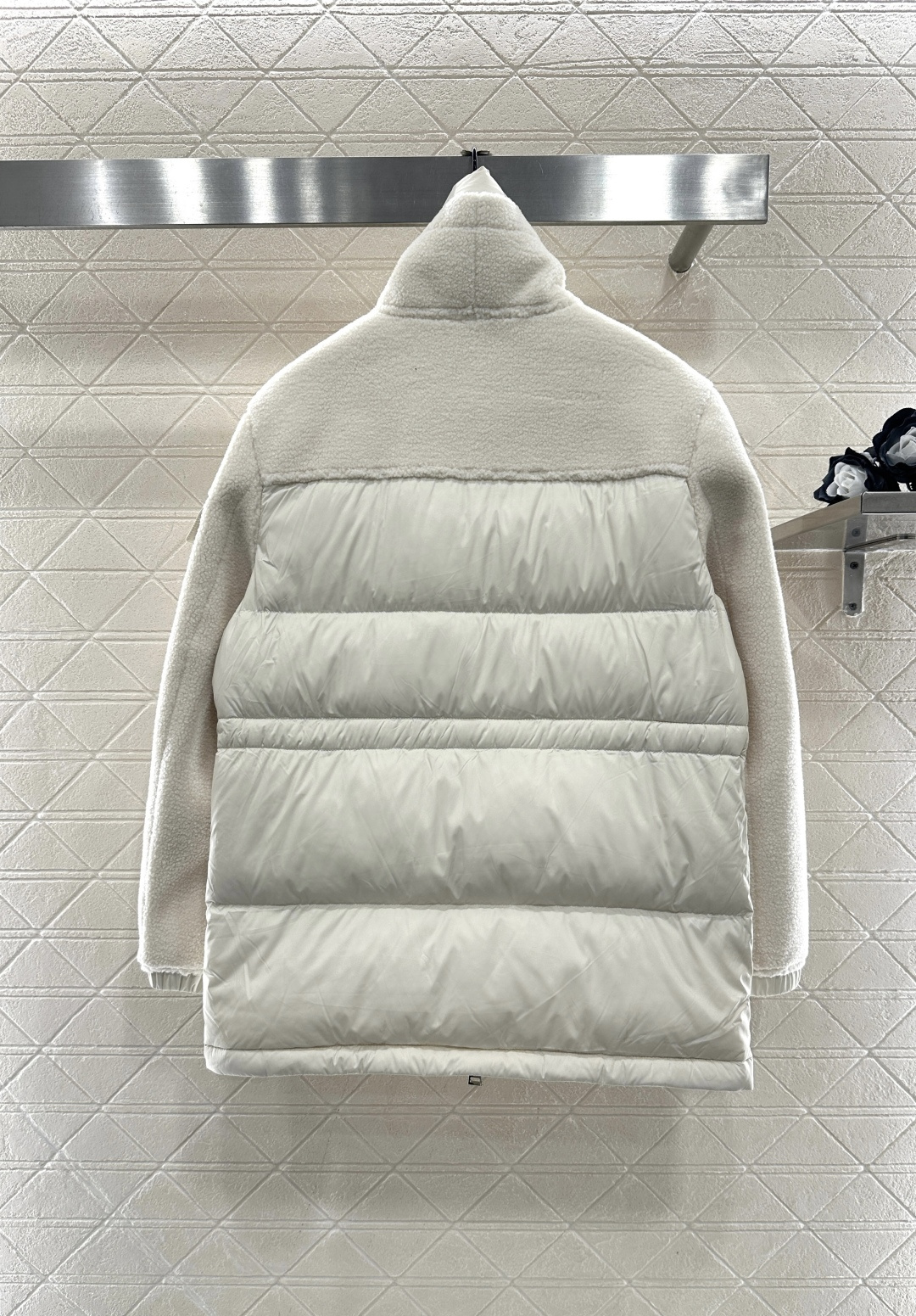 ♥Moncle*♥2025新品上架 泰迪羊羔拼接羽绒外套定制YB进口防风防水尼龙材质与泰迪毛拼接处理，内