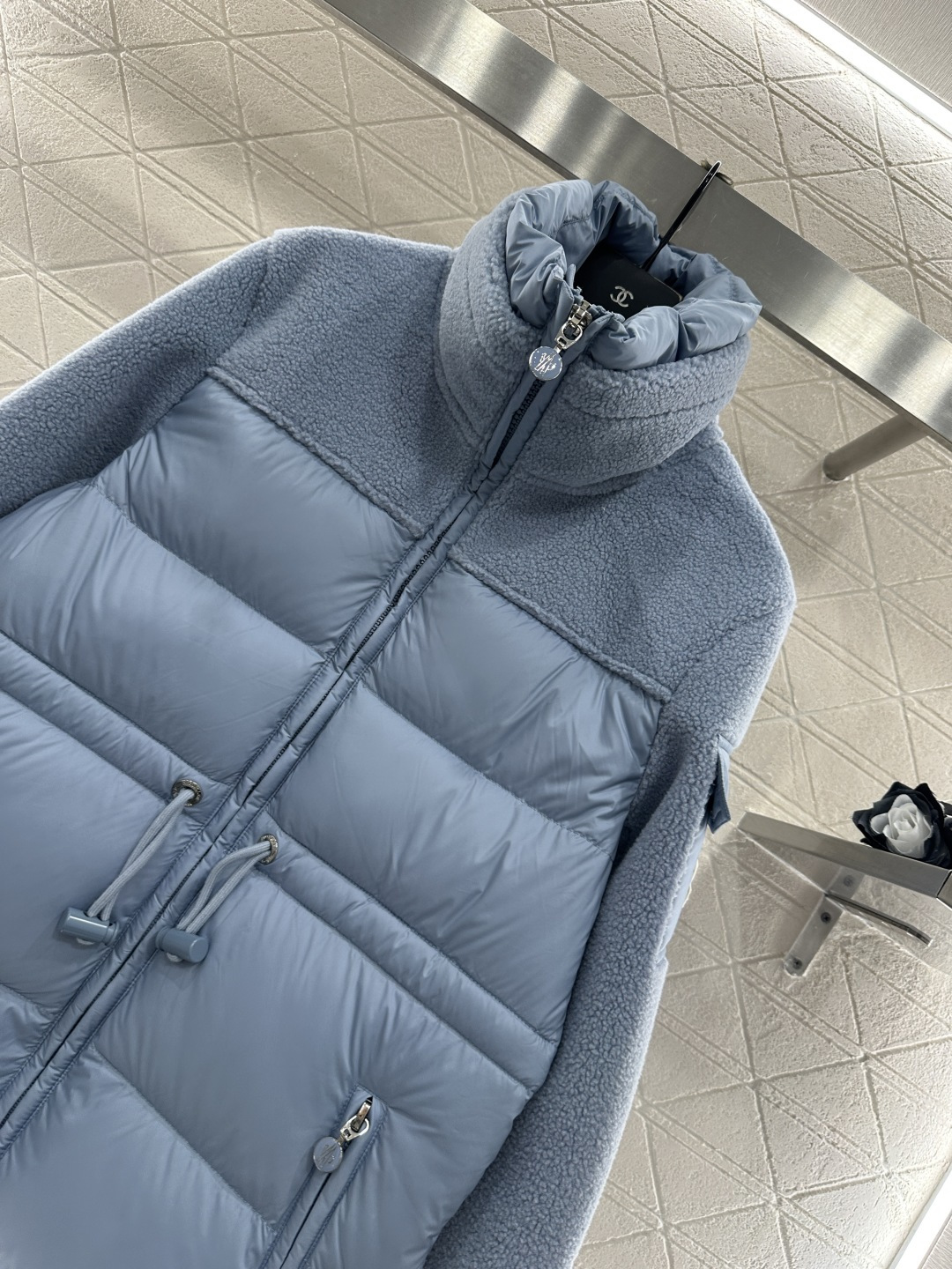 ♥Moncle*♥2025新品上架 泰迪羊羔拼接羽绒外套定制YB进口防风防水尼龙材质与泰迪毛拼接处理，内