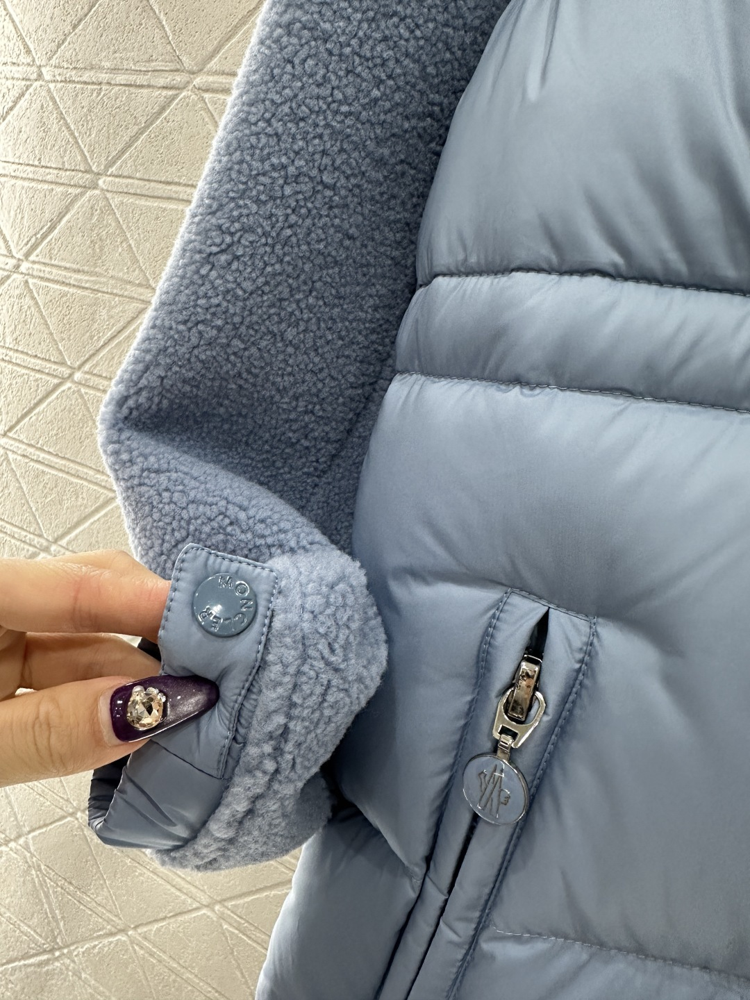 ♥Moncle*♥2025新品上架 泰迪羊羔拼接羽绒外套定制YB进口防风防水尼龙材质与泰迪毛拼接处理，内