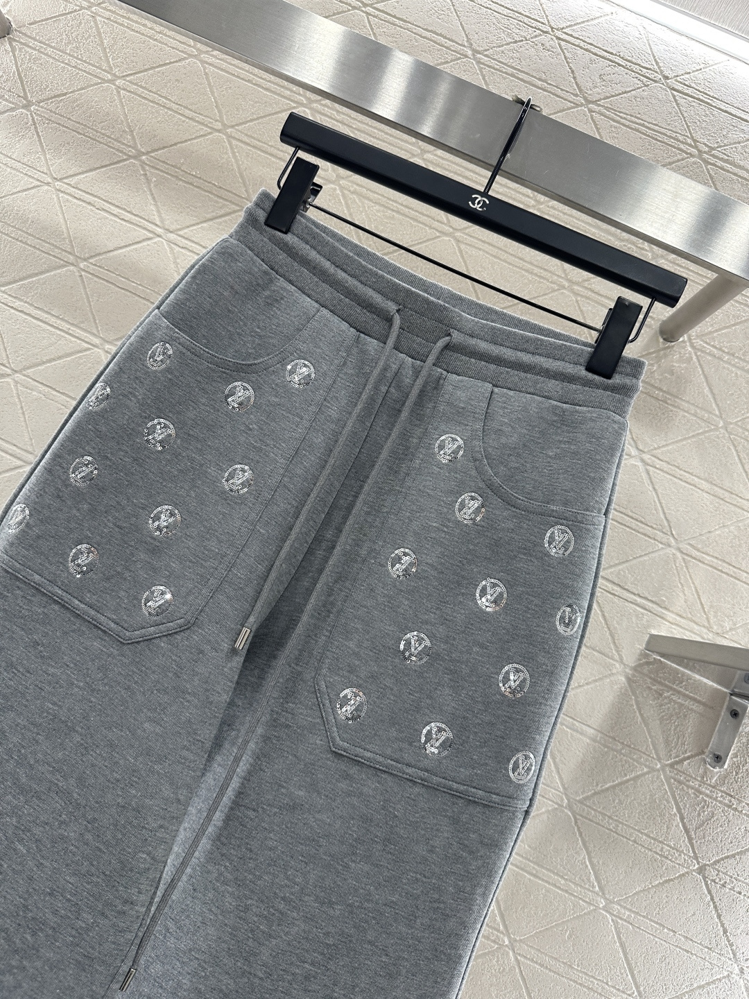 ♥Louis vuitto*♥2025新品上架 连帽亮片徽标卫衣长裤套装定制YB斜纹全棉材质，秋冬保暖厚