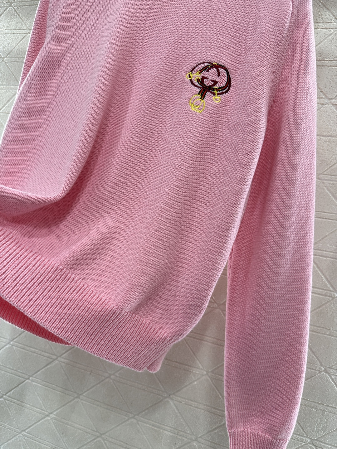 ♥Gucc*♥2025新品上架贺岁刺绣字母徽标针织毛衣新年贺岁系列#定制羊绒羊毛纱线织造，穿搭舒适，质感