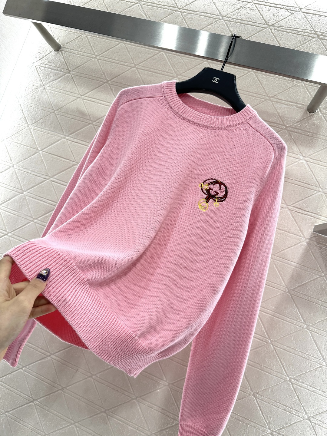 ♥Gucc*♥2025新品上架贺岁刺绣字母徽标针织毛衣新年贺岁系列#定制羊绒羊毛纱线织造，穿搭舒适，质感