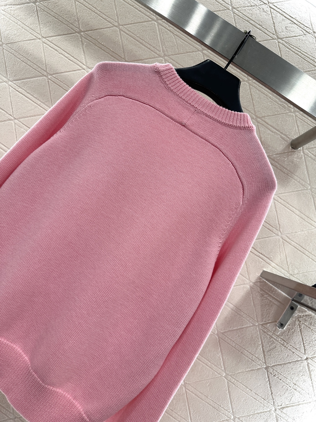 ♥Gucc*♥2025新品上架贺岁刺绣字母徽标针织毛衣新年贺岁系列#定制羊绒羊毛纱线织造，穿搭舒适，质感