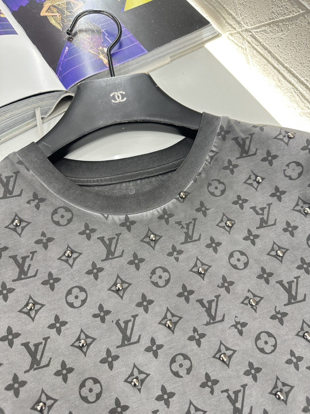 ♥Louis Vuitto*♥2025新品上架 做旧水洗印花𝑇𝑒𝑒定制YB斜纹全棉材质，质感高级，舒适柔