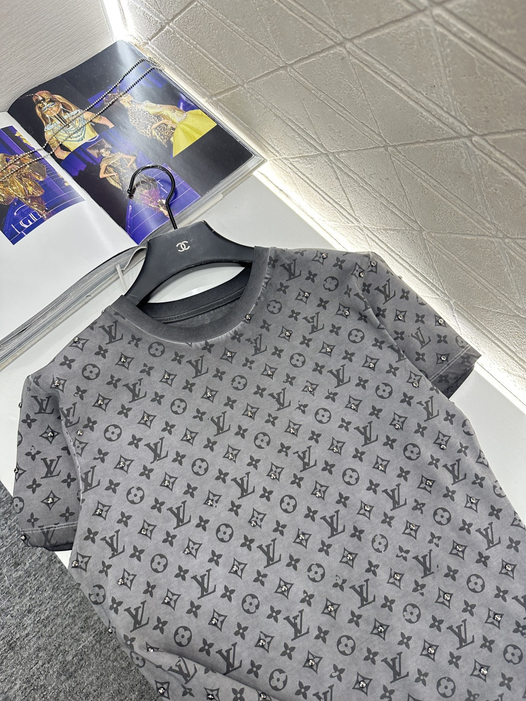 ♥Louis Vuitto*♥2025新品上架 做旧水洗印花𝑇𝑒𝑒定制YB斜纹全棉材质，质感高级，舒适柔