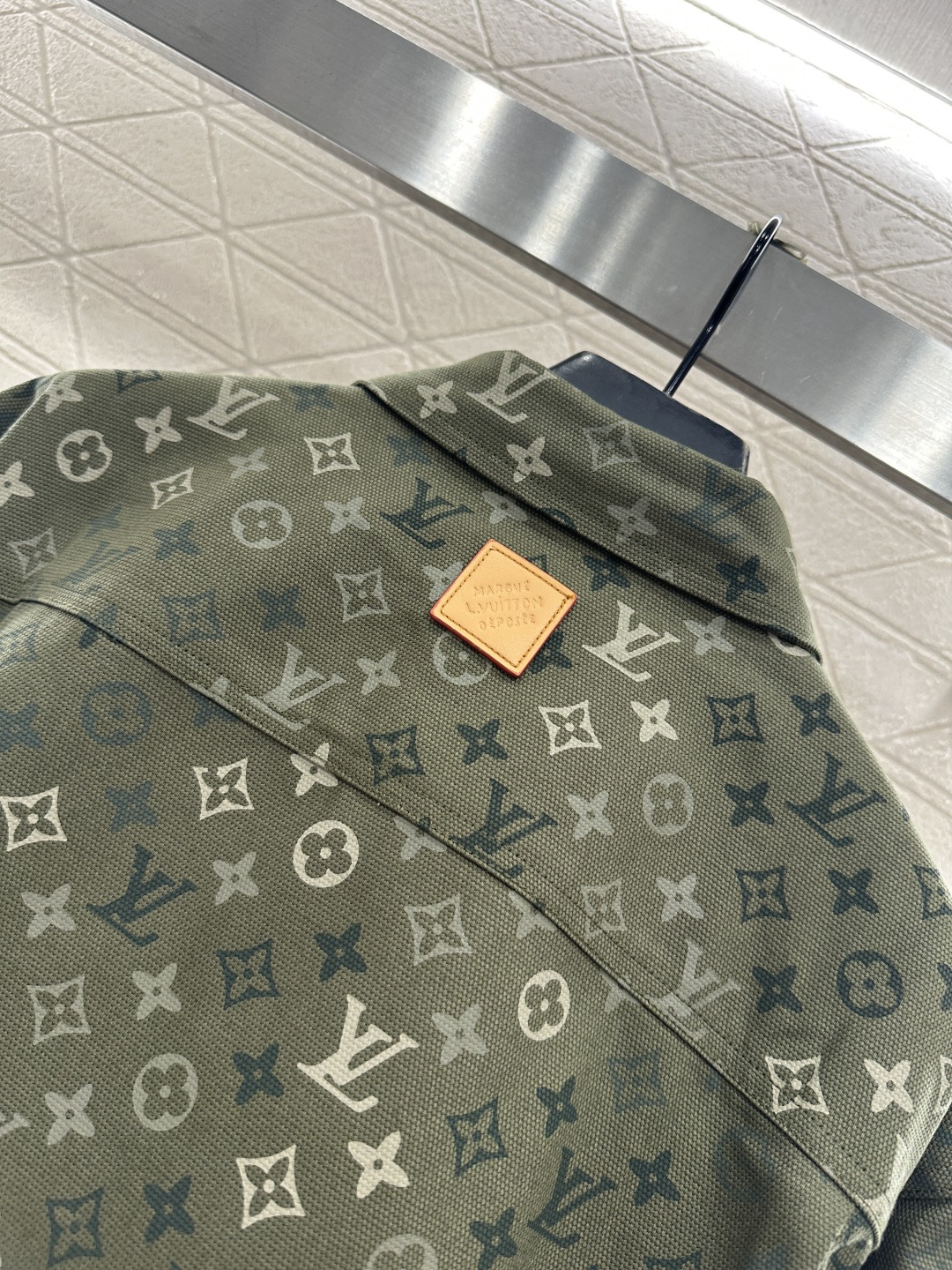♥Louis vuitto*♥2025新品上架 迷彩印花牛仔衬衣外套定制YB斜纹棉牛仔材质，质感细腻，穿