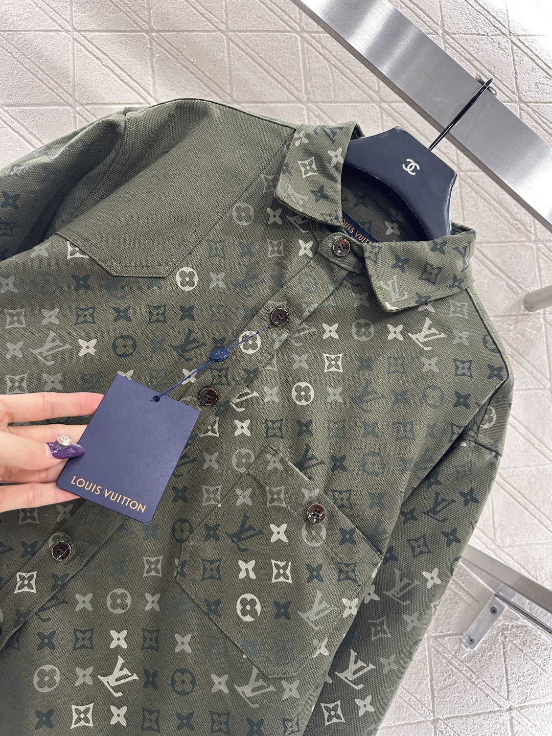 ♥Louis vuitto*♥2025新品上架 迷彩印花牛仔衬衣外套定制YB斜纹棉牛仔材质，质感细腻，穿