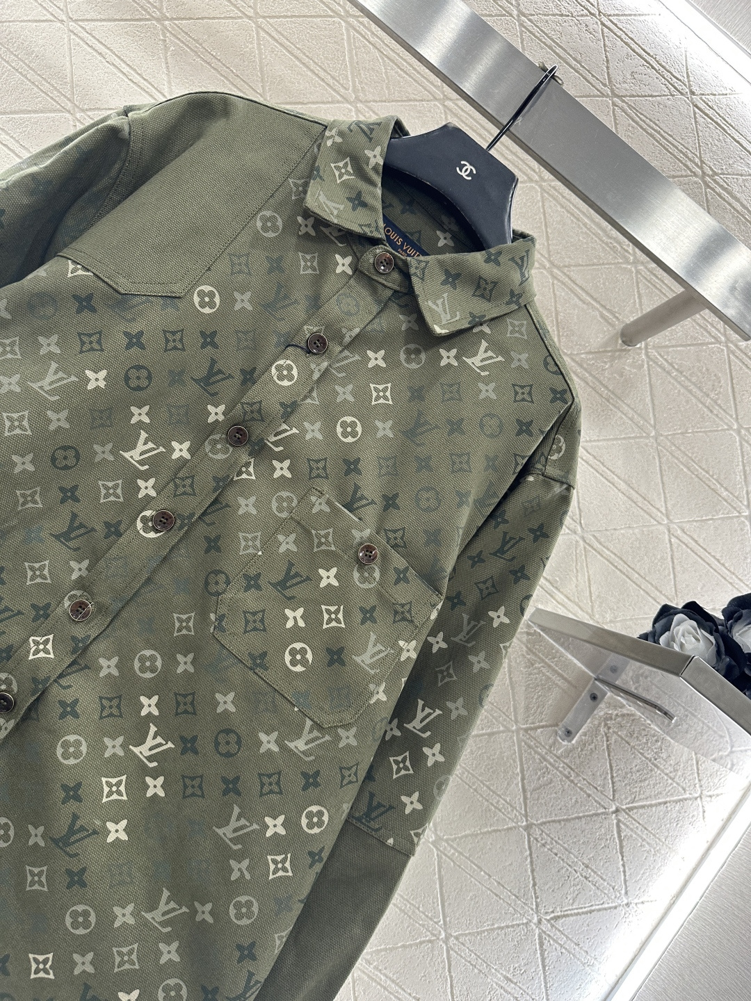♥Louis vuitto*♥2025新品上架 迷彩印花牛仔衬衣外套定制YB斜纹棉牛仔材质，质感细腻，穿