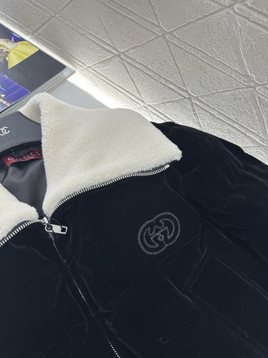 ♥Gucc*♥2025新品上架 丝绒泰迪翻领棉服外套定制YB进口丝绒材质，质感光泽，滑爽舒适，短款翻领棉