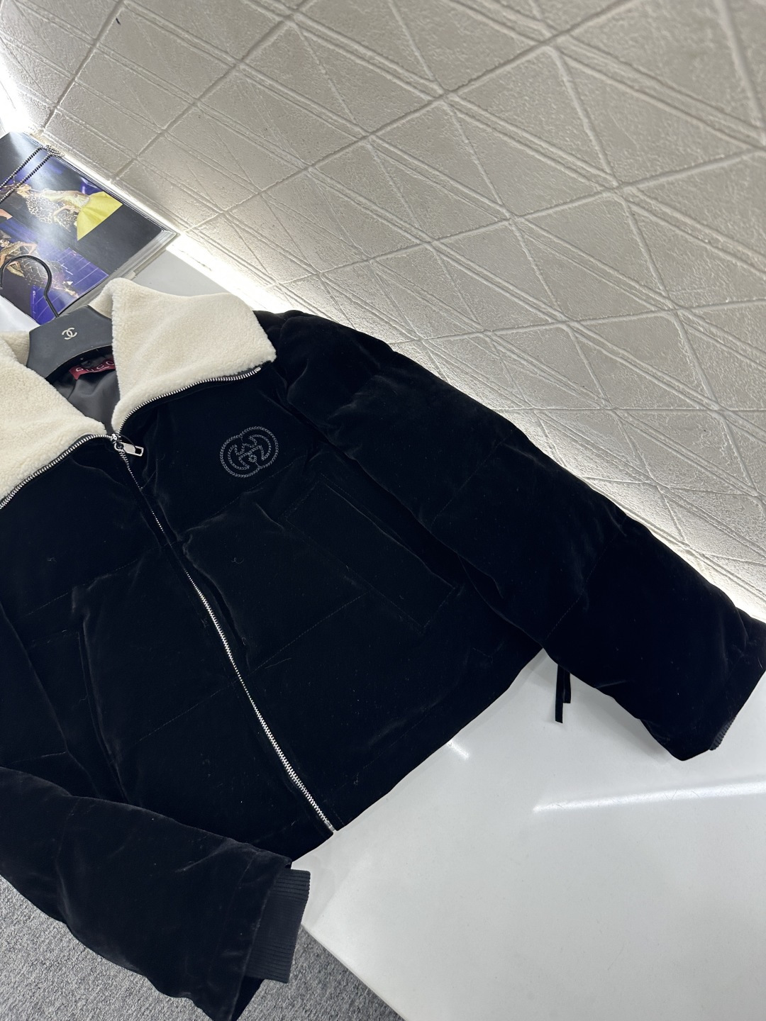 ♥Gucc*♥2025新品上架 丝绒泰迪翻领棉服外套定制YB进口丝绒材质，质感光泽，滑爽舒适，短款翻领棉