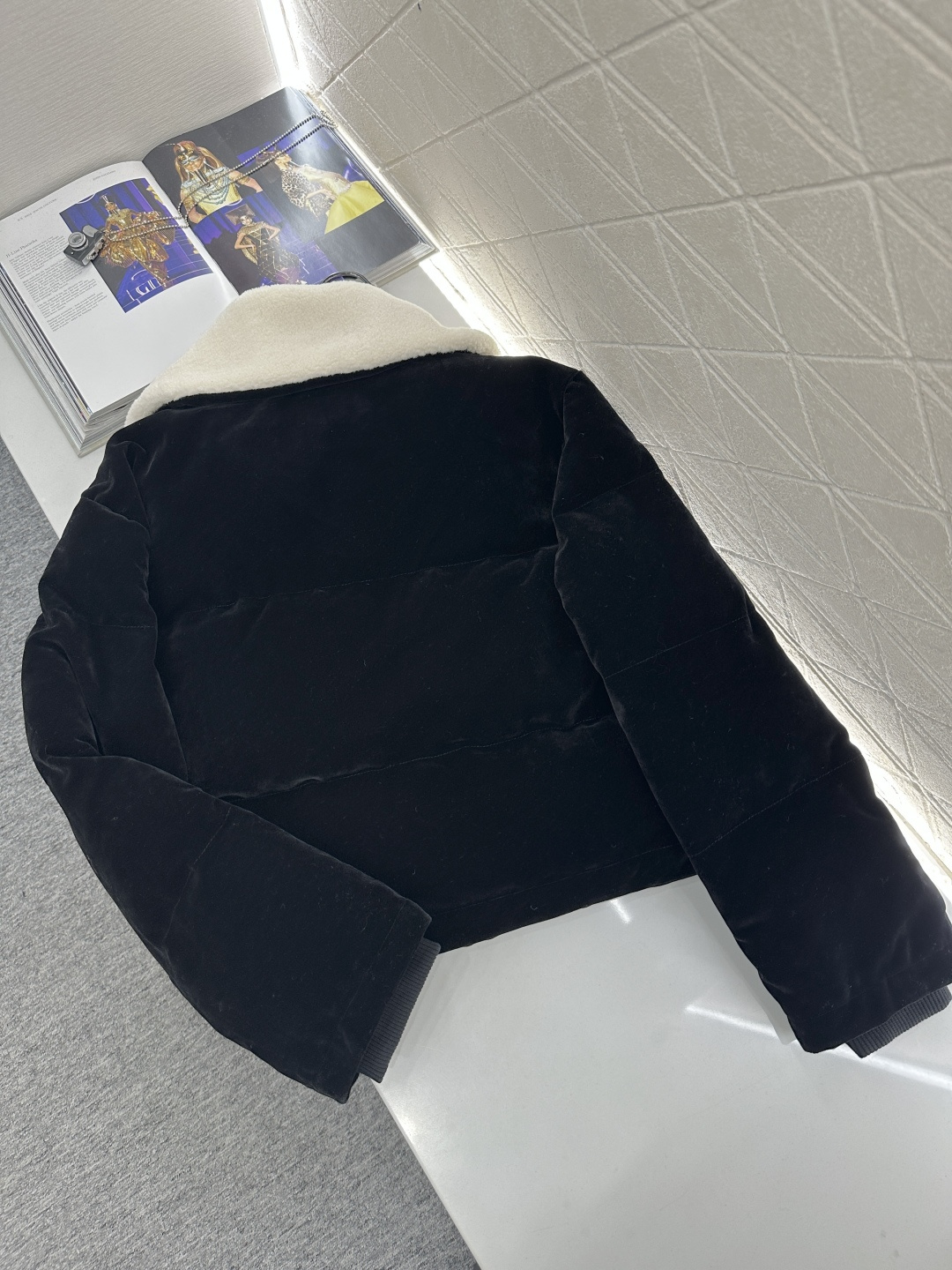 ♥Gucc*♥2025新品上架 丝绒泰迪翻领棉服外套定制YB进口丝绒材质，质感光泽，滑爽舒适，短款翻领棉