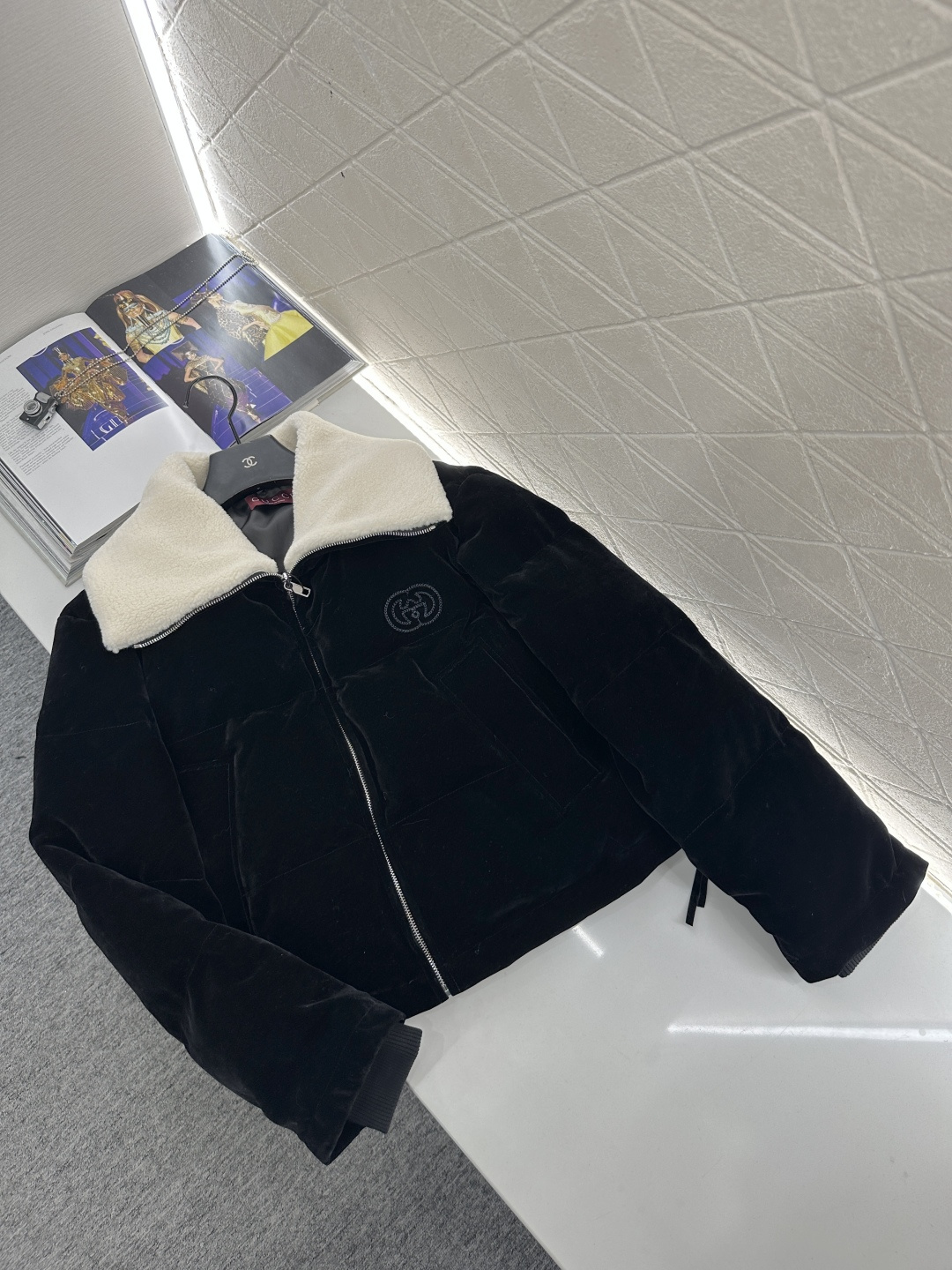 ♥Gucc*♥2025新品上架 丝绒泰迪翻领棉服外套定制YB进口丝绒材质，质感光泽，滑爽舒适，短款翻领棉