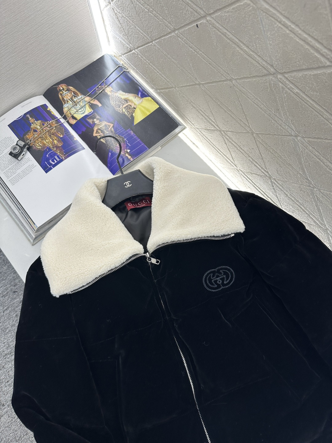 ♥Gucc*♥2025新品上架 丝绒泰迪翻领棉服外套定制YB进口丝绒材质，质感光泽，滑爽舒适，短款翻领棉