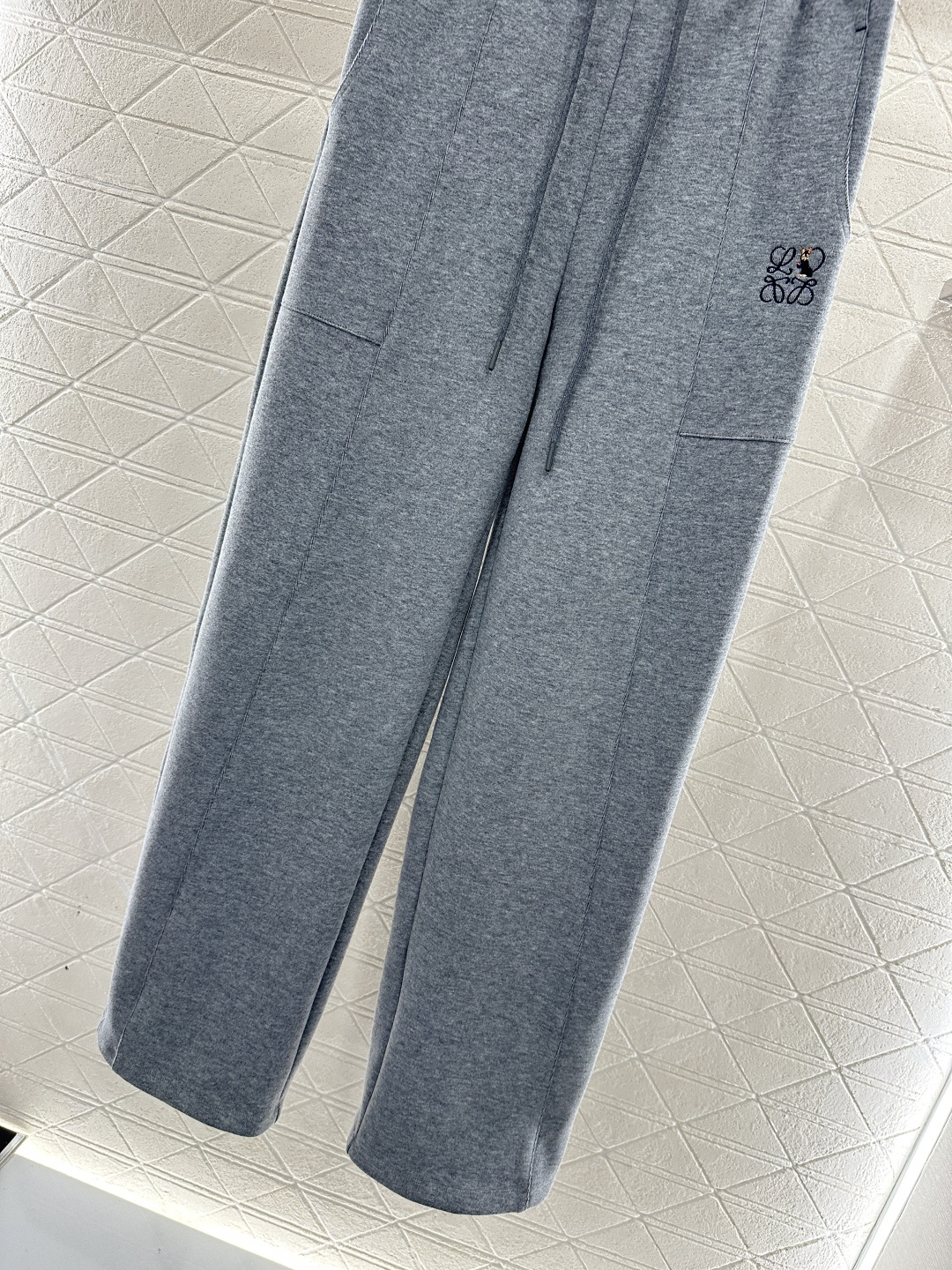 ♥Loew*♥2025新品上架 抽绳阔腿直筒长裤定制YB进口棉纶材质，面料柔挺舒适，垂顺有型，高腰抽绳阔