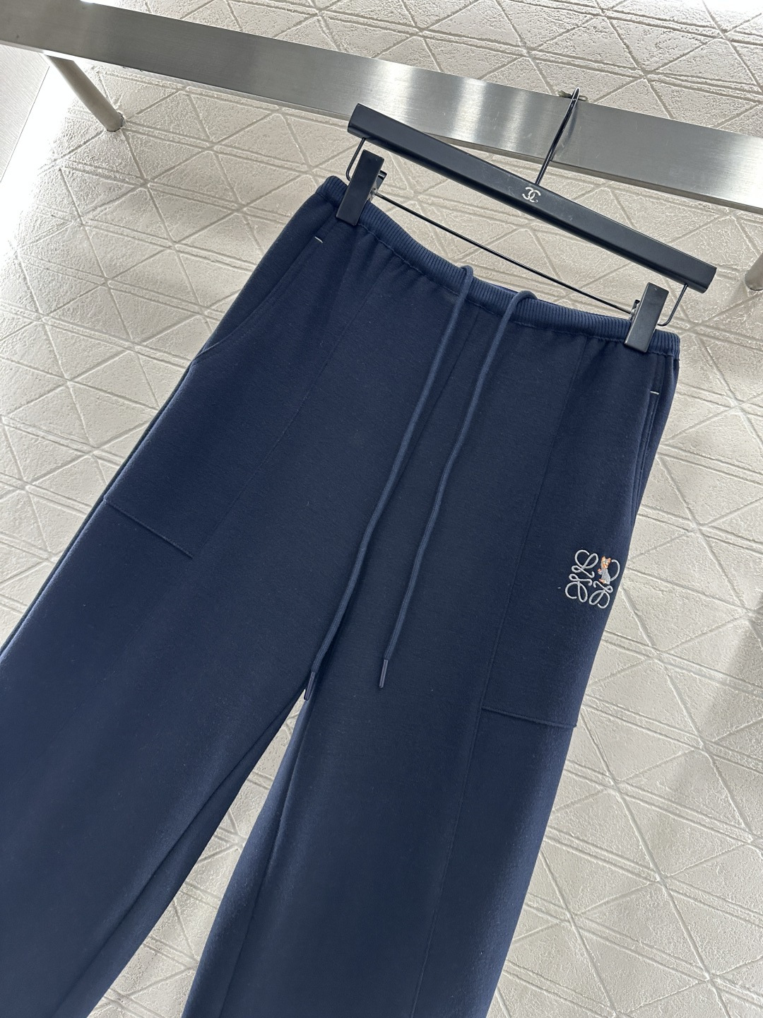 ♥Loew*♥2025新品上架 抽绳阔腿直筒长裤定制YB进口棉纶材质，面料柔挺舒适，垂顺有型，高腰抽绳阔